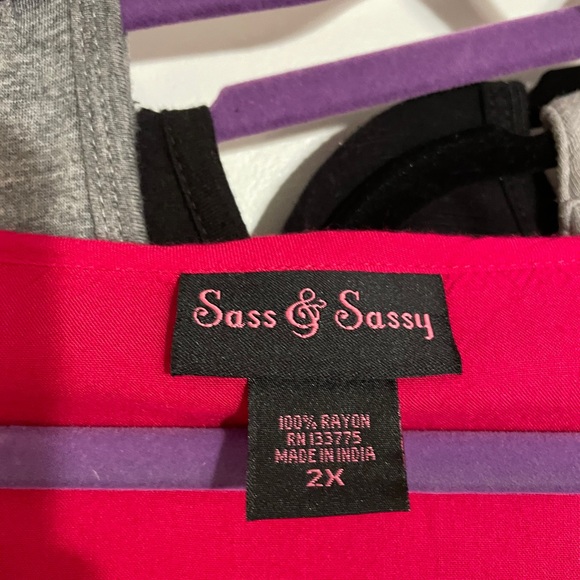 Roll-tab sleeve button-down top - Picture 3 of 3